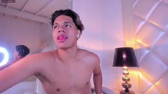 XXX chat uživo modela MarcoDeluxxe