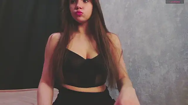 HolySinner83 Adlı Modelin Canlı XXX Sohbeti