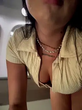 BustyAngelXXX Adlı Modelin Canlı XXX Sohbeti