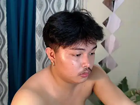urasianjohnny Adlı Modelin Canlı XXX Sohbeti
