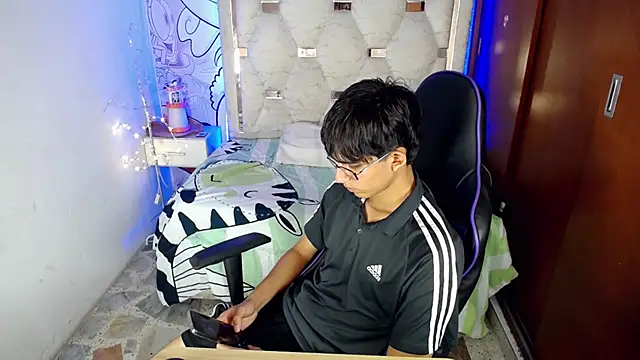 zxvn_n's Live XXX Chat
