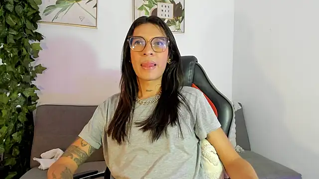 دردشة Maddie_Ray الجنسية المباشرة