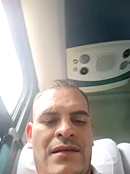 Edwin_Q Live XXX-chat