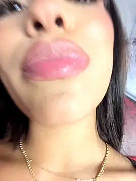 MystiqueXXX Adlı Modelin Canlı XXX Sohbeti