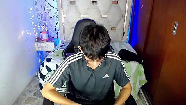 zxvn_n's Live XXX Chat