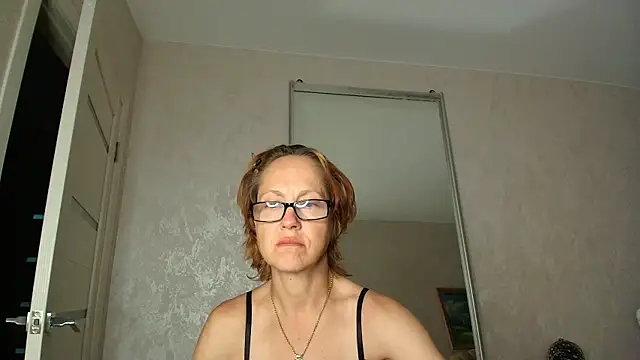 LioraWeiss' Live XXX Chat