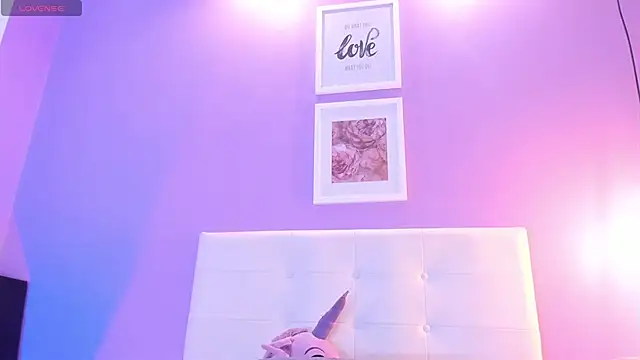 Charlotte11-11's Live XXX Chat