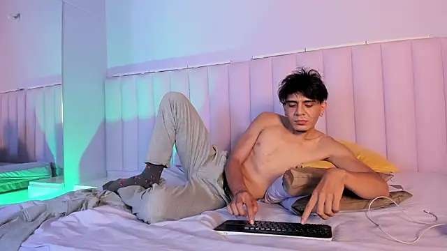 abrilandjulian's Live XXX Chat