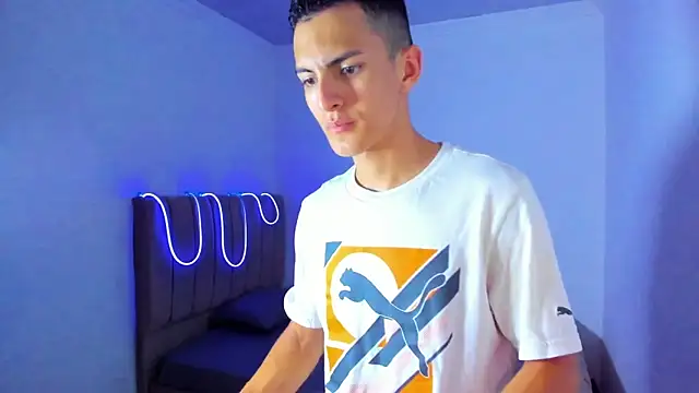 Show modela Matiius18 na web-kameri