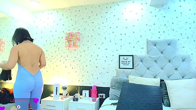 JulietaReyess' Live XXX Chat