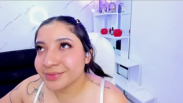 Emma_monserrat – Naživo XXX chat
