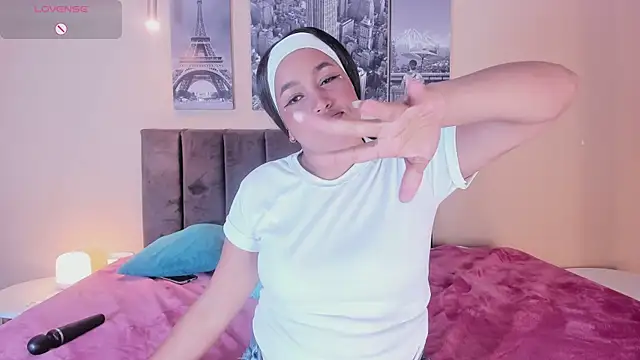 Nahomii-skonee's Live XXX Chat