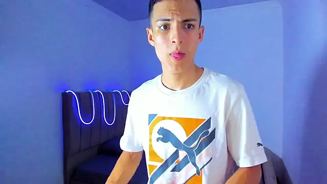 Matiius18 webcam show