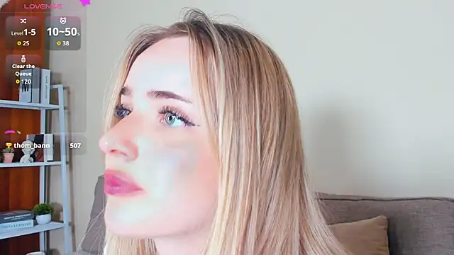 PorcelainBun's Live XXX Chat
