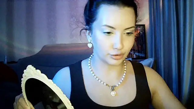 Chatroom XXX en direct de MoodieMira
