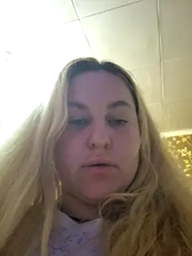 Chat +18 de LianaJu ao vivo