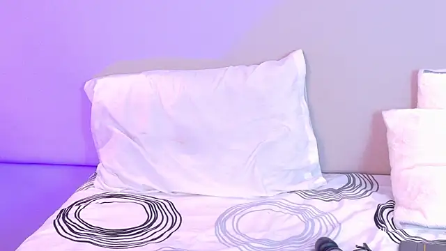NaomiKlarc's Live XXX Chat