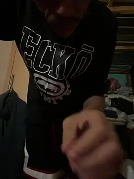 iRealYFuckGood Show in webcam