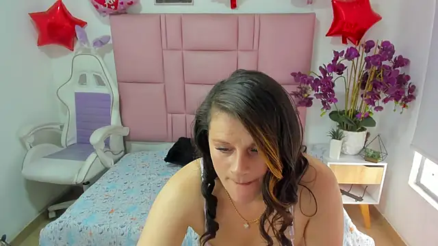 Chat +18 de Lina_Castle ao vivo