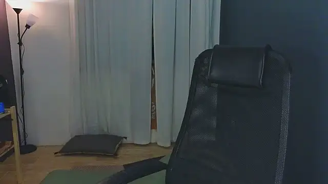 Chat +18 de laracroftmansion ao vivo