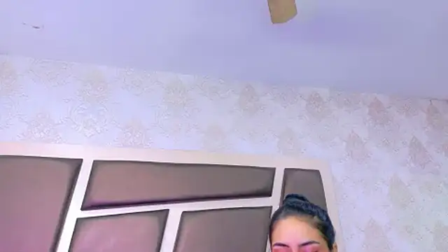 Chat +18 de NicoleEsposito ao vivo