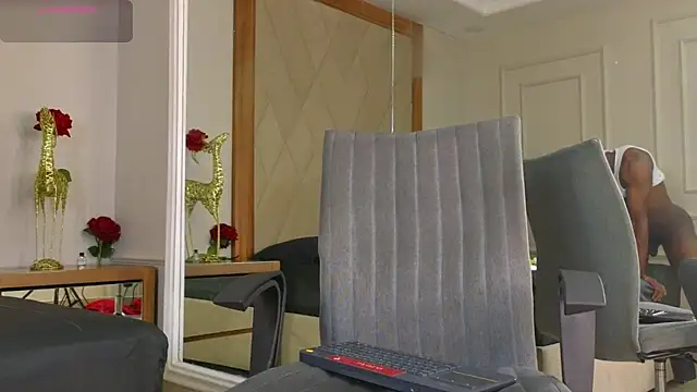 CharlesBrown_ XXX чат на живо