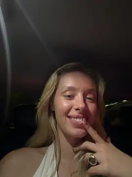 SunnyShiney Live XXX Chat