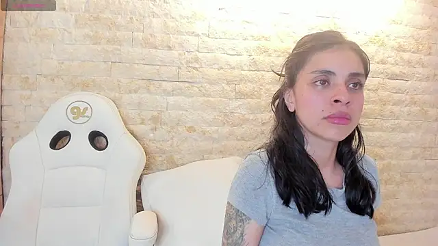 Chatroom XXX en direct de annie_shine_