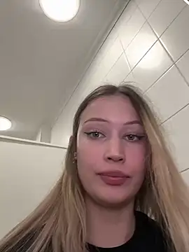 blonde_exe Adlı Modelin Canlı XXX Sohbeti