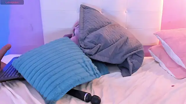 Chatroom XXX en direct de Charlotte11-11