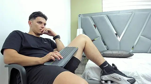 Chat +18 de DAVID_VICTORIAA ao vivo
