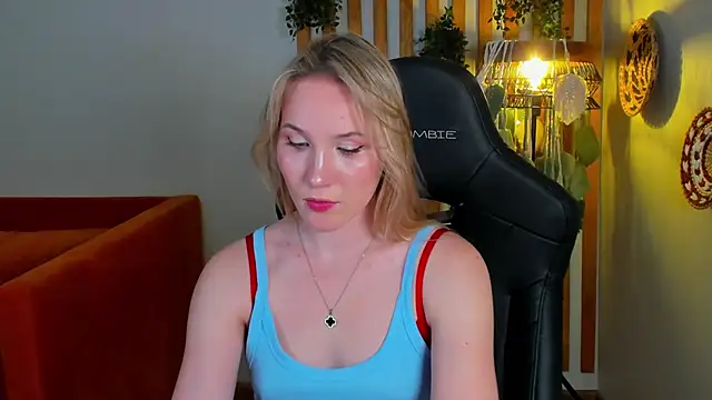 ElaraVoltage's Live XXX Chat