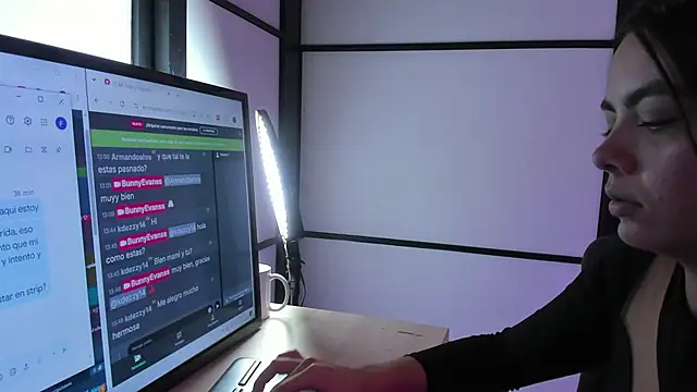 XXX chat uživo modela BunnyEvanss