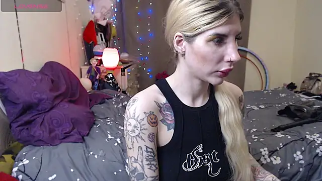 XXX chat uživo modela BLACKPeonyy