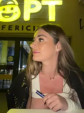 IsabellaEtthan XXX чат на живо