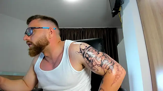 Findom_guy élő XXX-chatje