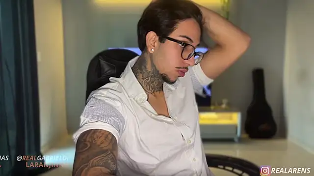 Chat +18 de RealGdiass ao vivo