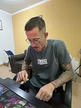 XXX chat uživo modela MeladoDiMel