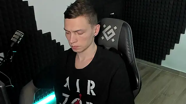 Онлайн чат XXX More_than_friend