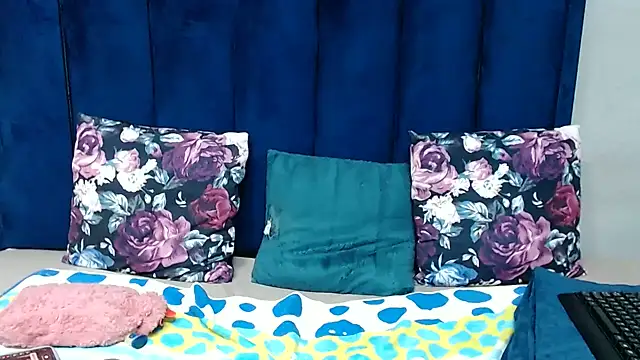 HotSmallTits live XXX chat