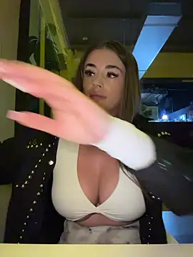 IsabellaEtthan élő XXX-chatje