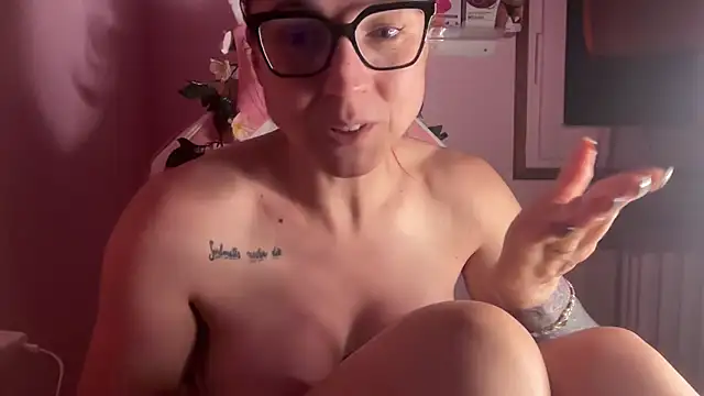 Chat +18 de Nikky_Divine ao vivo