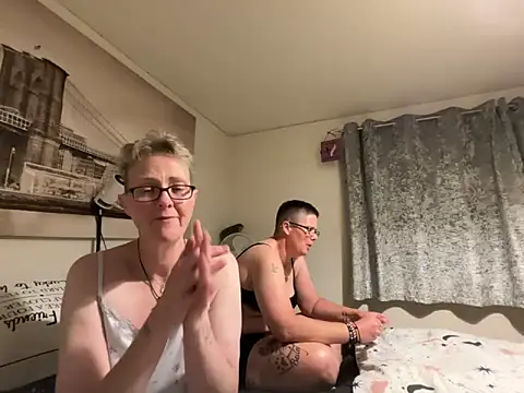 Curvy-Jinxn Live XXX chat