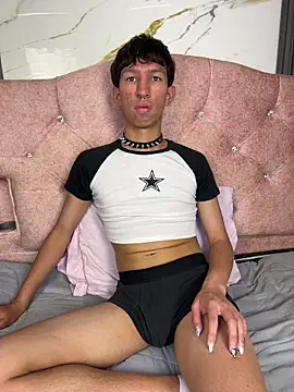 Noah-fire Live XXX Chat
