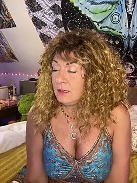 SuzyCatzz XXX чат на живо