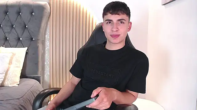 AdrianRinaldi – Naživo XXX chat