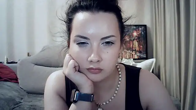 MoodieMira's Live XXX Chat