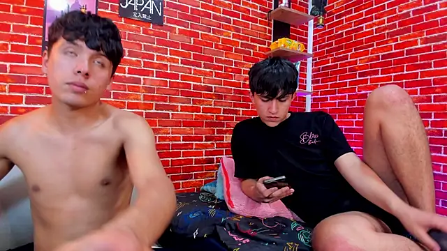 Chat XXX en directo de Hoot_boyss_