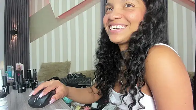 LittleeStar Chat XXX in diretta