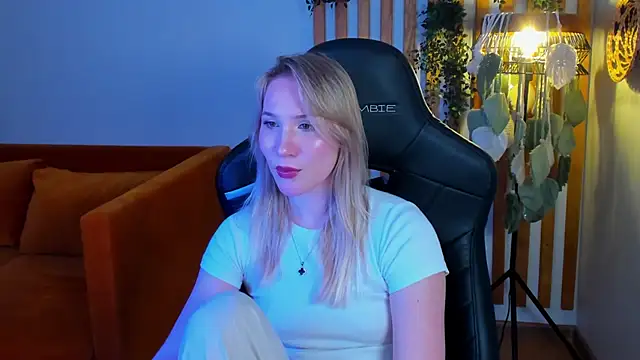 ElaraVoltage Adlı Modelin Canlı XXX Sohbeti